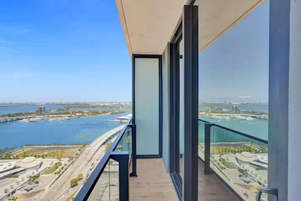 398 NE 5th Street, Unit 2403, Miami, FL 33132 Photo