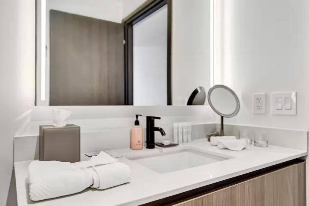 398 NE 5th Street, Unit 2403, Miami, FL 33132 Photo