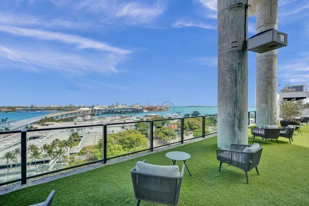 398 NE 5th Street, Unit 2403, Miami, FL 33132 Photo