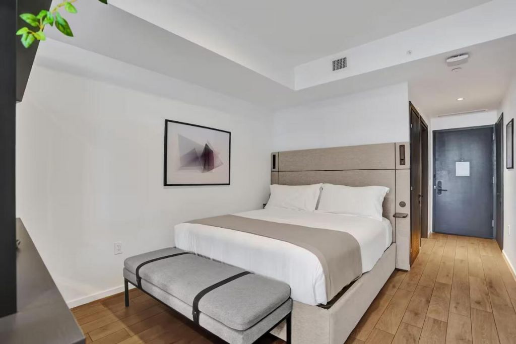 398 NE 5th Street, Unit 2403, Miami, FL 33132 Photo