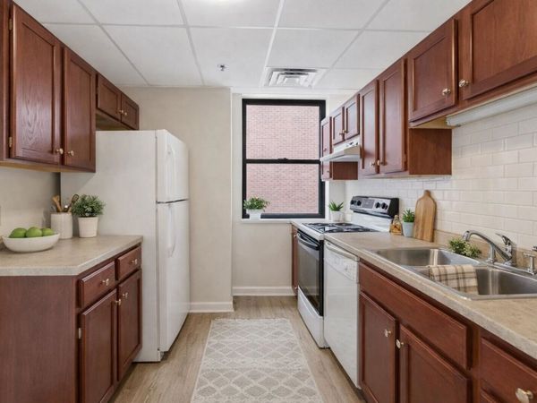 1015 Elm Street, Manchester, NH 03101