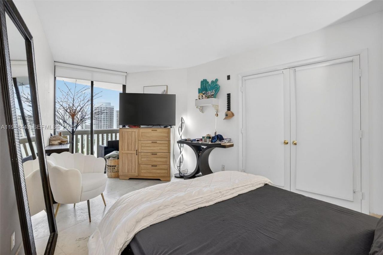 1000 Island Blvd , Unit 2105, Aventura, FL 33160 Photo