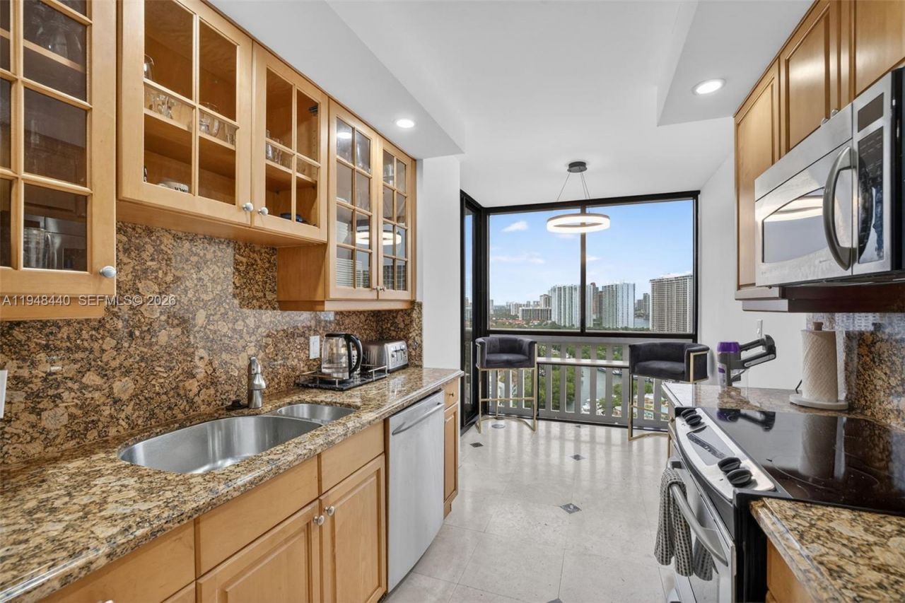 1000 Island Blvd , Unit 2105, Aventura, FL 33160 Photo