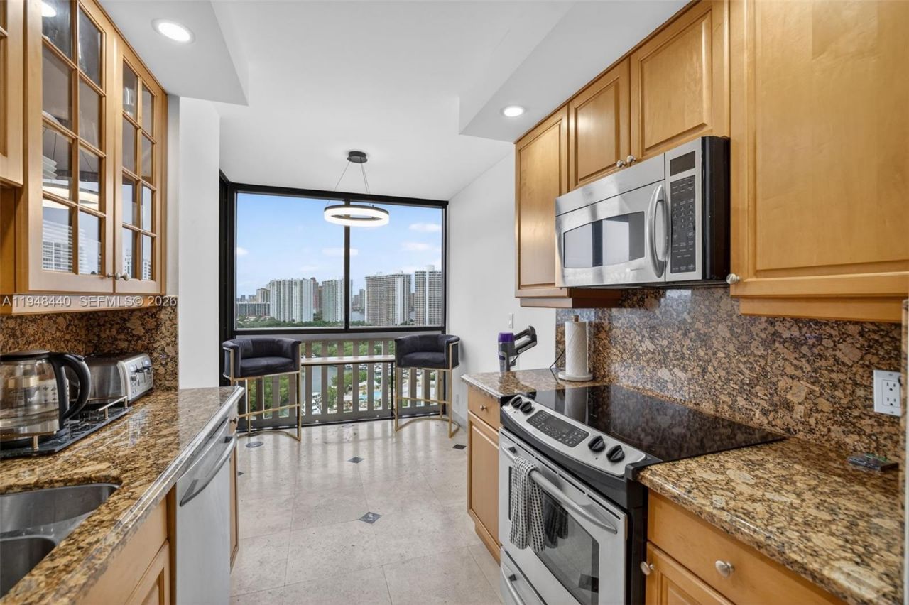 1000 Island Blvd , Unit 2105, Aventura, FL 33160 Photo