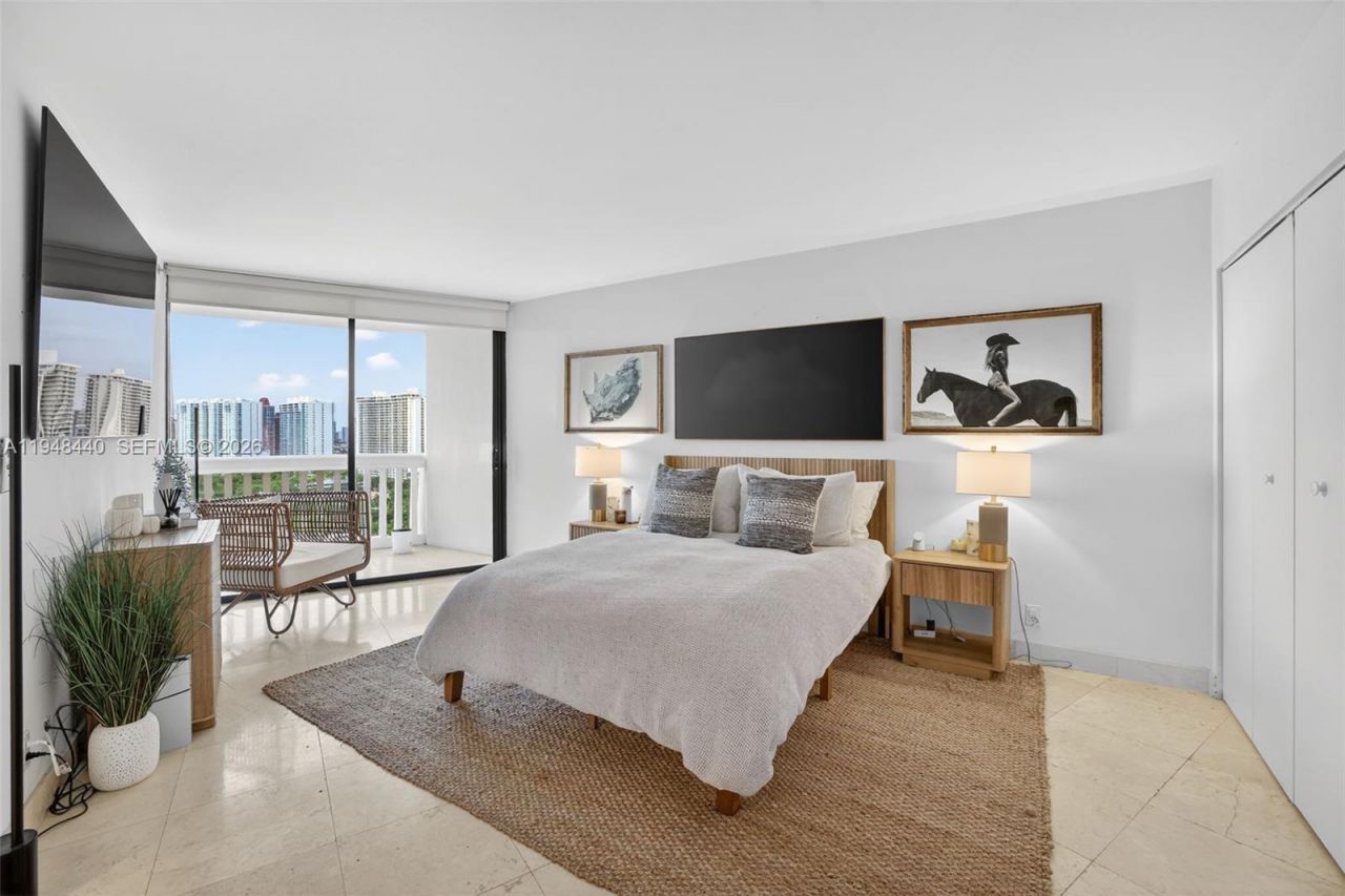 1000 Island Blvd , Unit 2105, Aventura, FL 33160 Photo