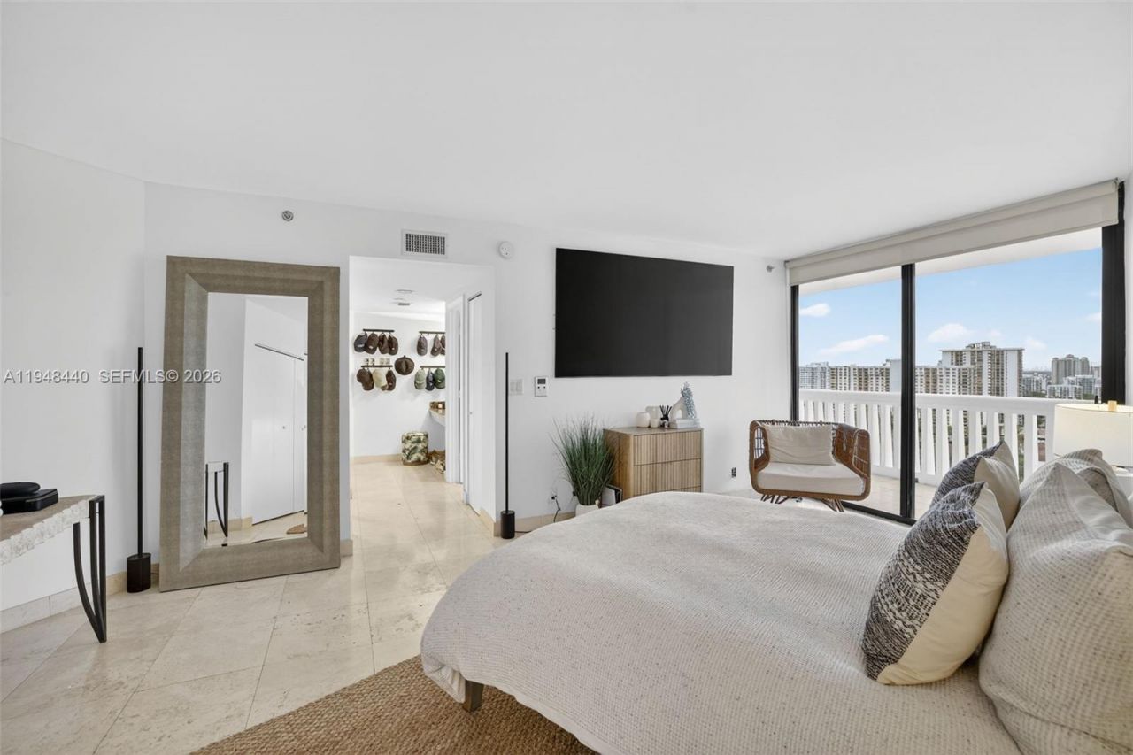 1000 Island Blvd , Unit 2105, Aventura, FL 33160 Photo