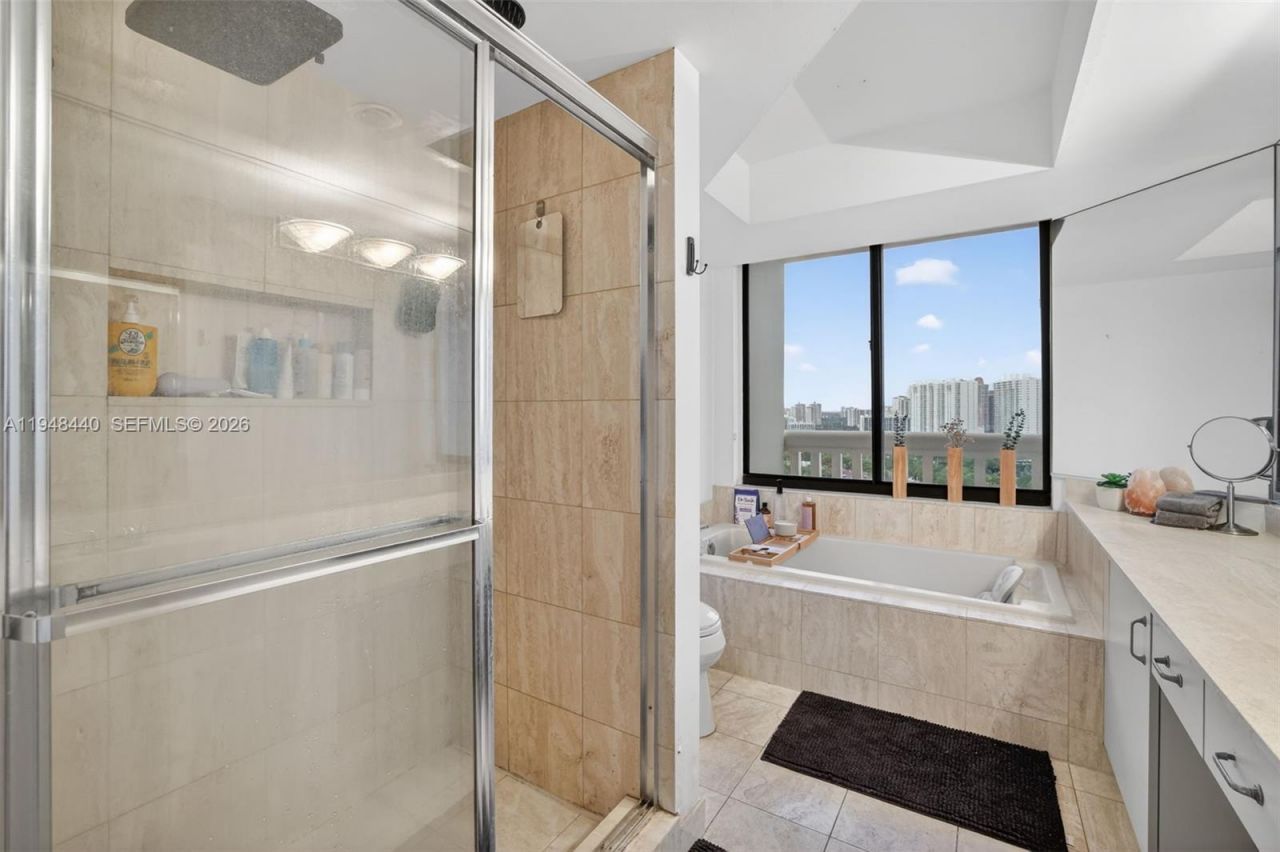 1000 Island Blvd , Unit 2105, Aventura, FL 33160 Photo