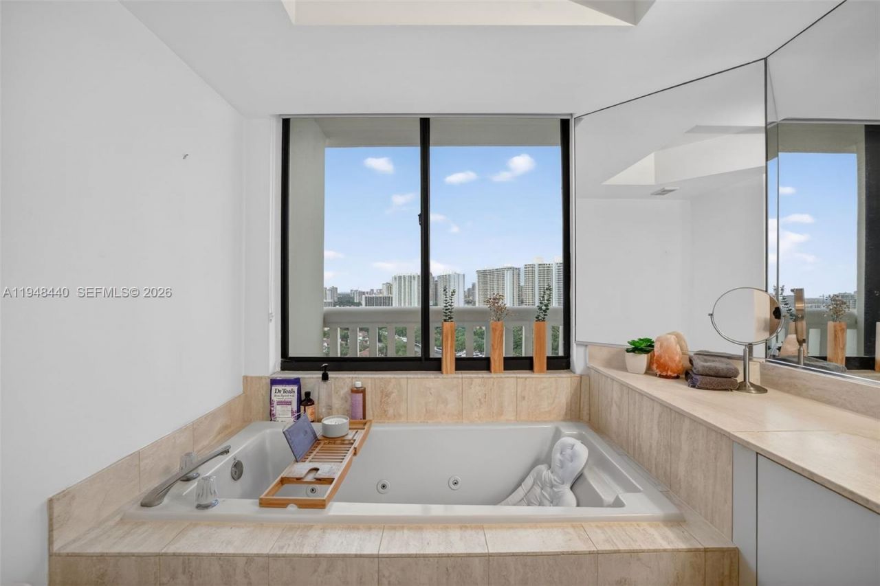 1000 Island Blvd , Unit 2105, Aventura, FL 33160 Photo