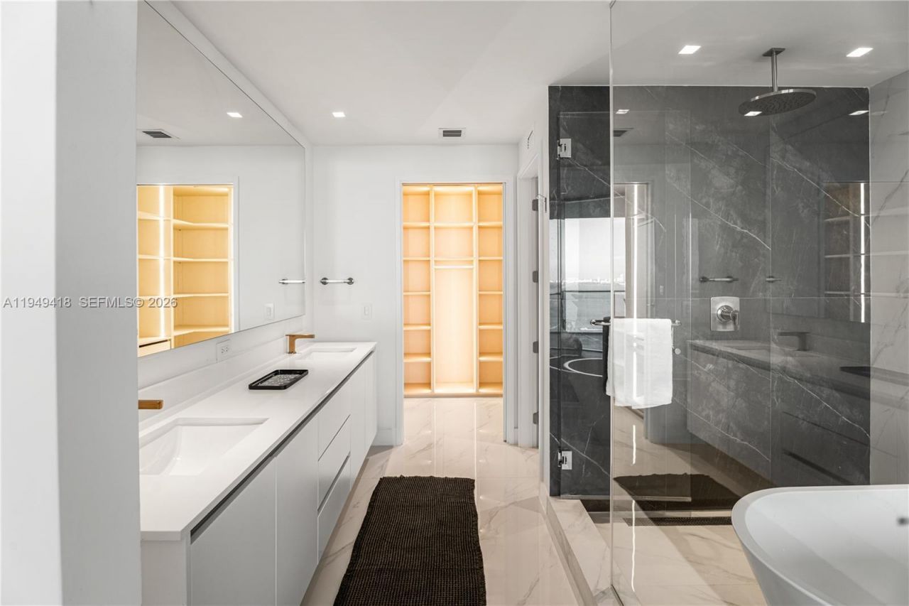 700 NE 24th St, Unit 2602, Miami, FL 33137 Photo