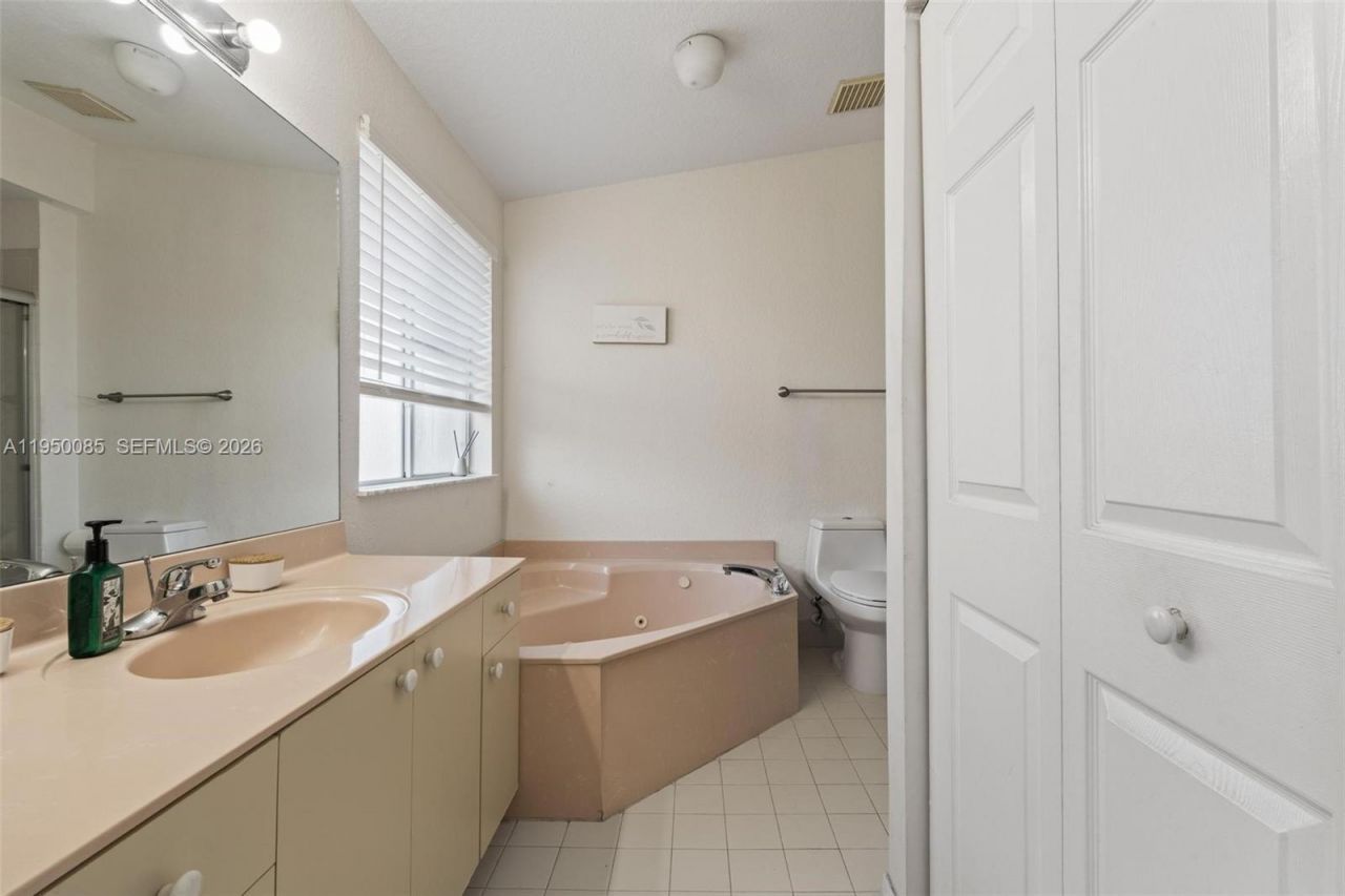 4826 NW 116th Ave, Doral, FL 33178 Photo