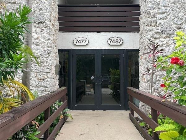 7477 SW 82nd St, Unit C309, Miami, FL 33143