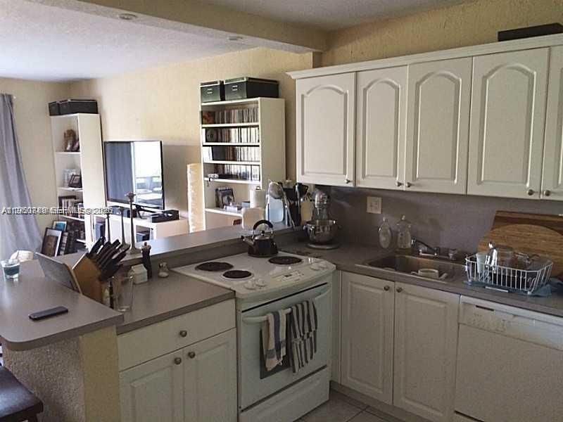 7477 SW 82nd St, Unit C309, Miami, FL 33143 Photo