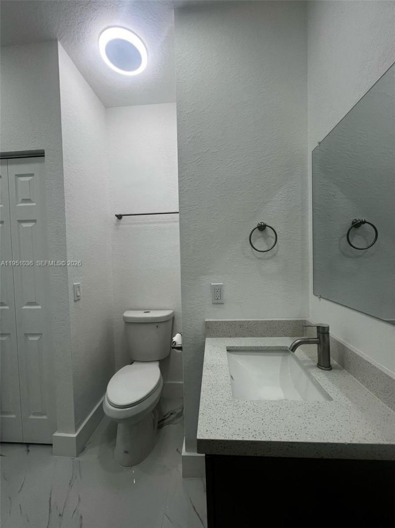 355 E 4th St , Unit 203, Hialeah, FL 33010 Photo