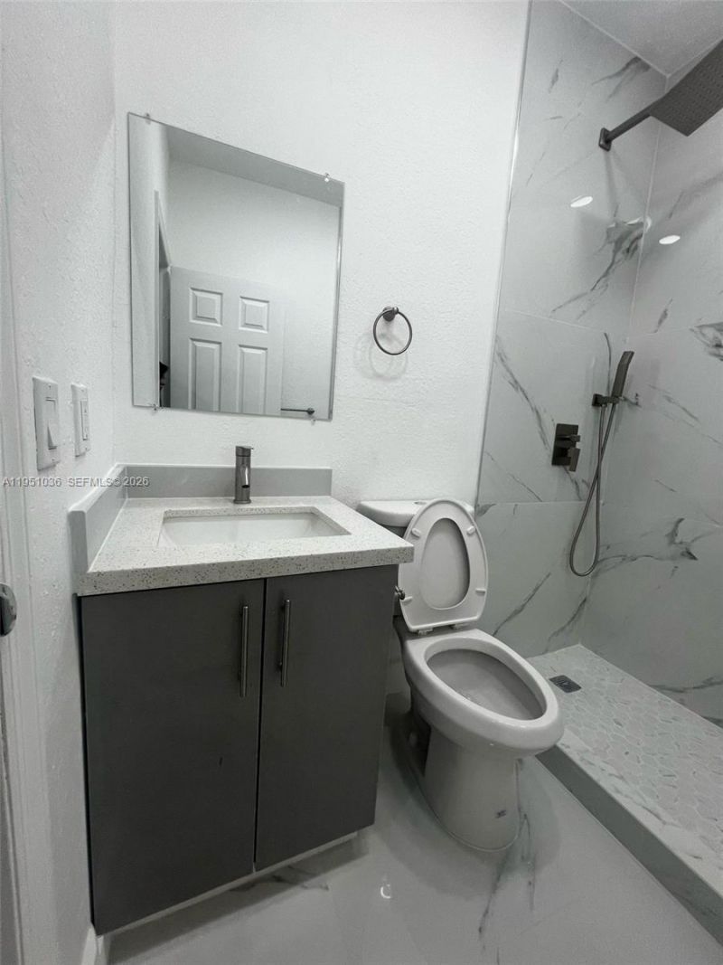 355 E 4th St , Unit 203, Hialeah, FL 33010 Photo