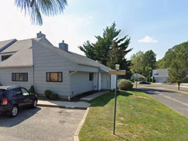 60 DOVER DRIVE, LINDENWOLD, NJ 08021