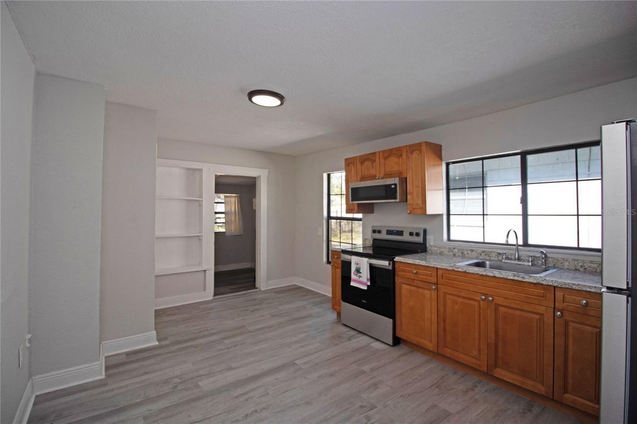 2425 Auburn Street S, Saint Petersburg, FL 33712 Photo