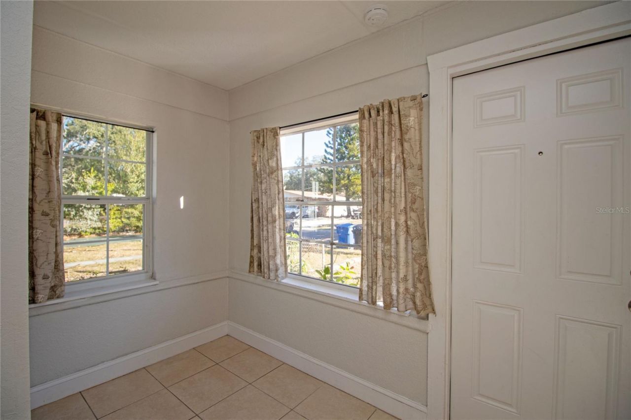 2425 Auburn Street S, Saint Petersburg, FL 33712 Photo