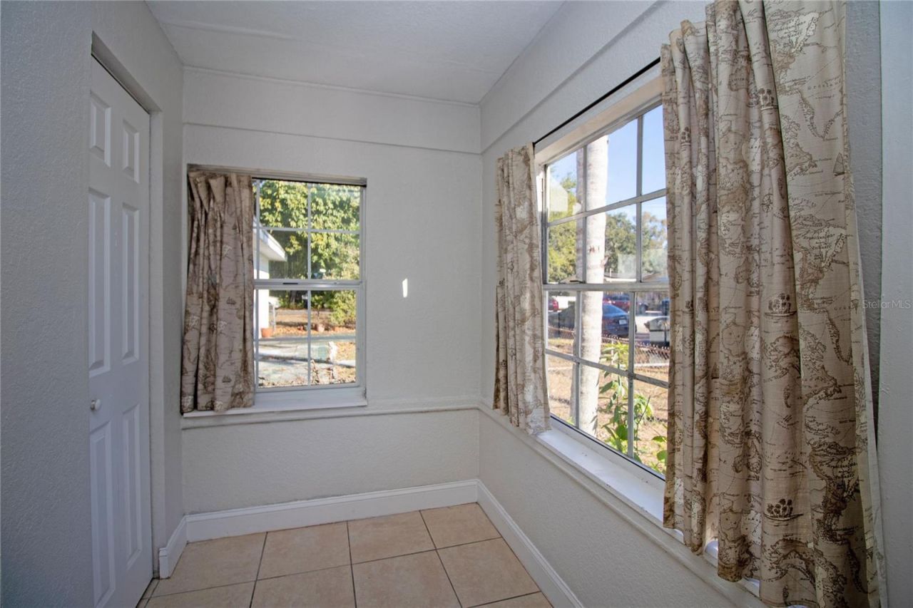 2425 Auburn Street S, Saint Petersburg, FL 33712 Photo