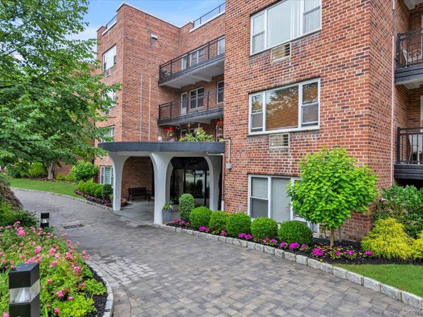 25 Chapel Place, Unit 3N, Great Neck, NY 11021