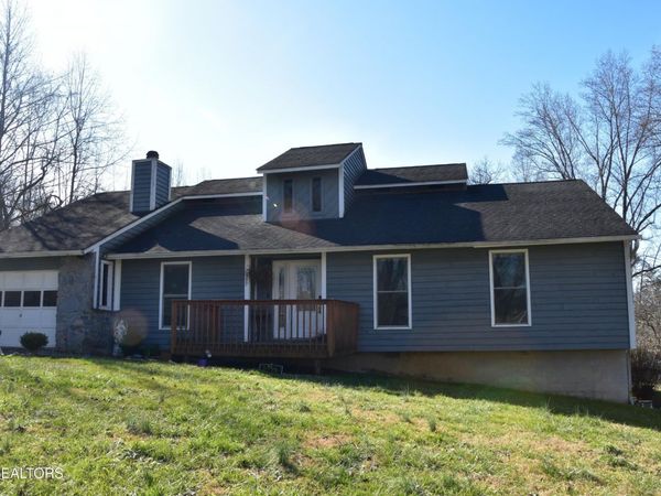 459 Dogwood Lane, Jacksboro, TN 37757
