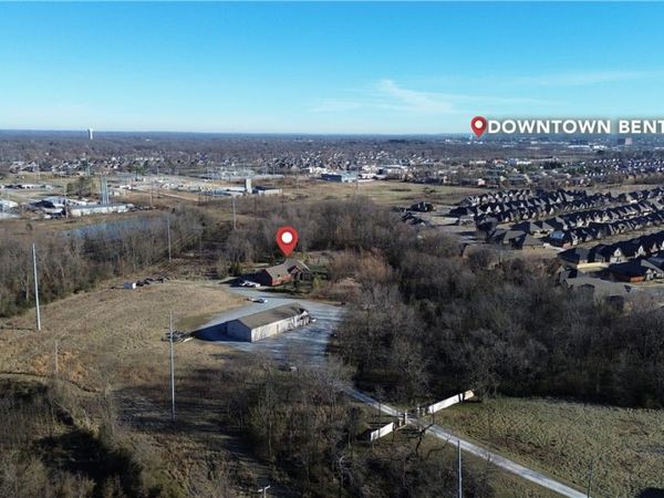 1801 SW Palmer Creek, Bentonville, AR 72713