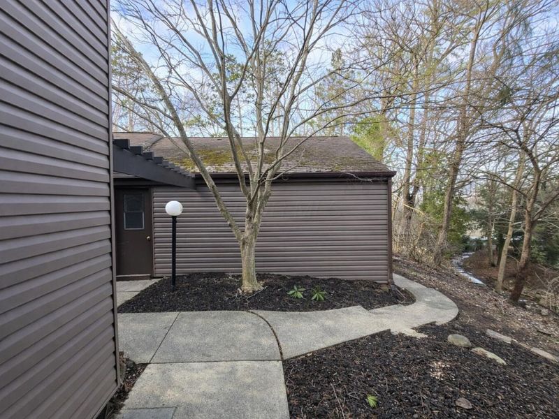 695 Tall Oaks Drive, Newark, OH 43055 Photo 2