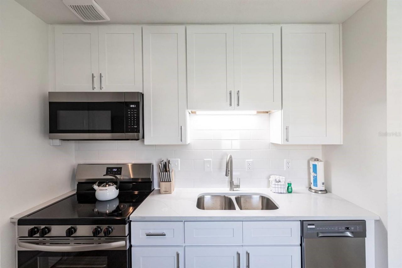 6020 Midnight Pass Road, Unit 5, Sarasota, FL 34242 Photo