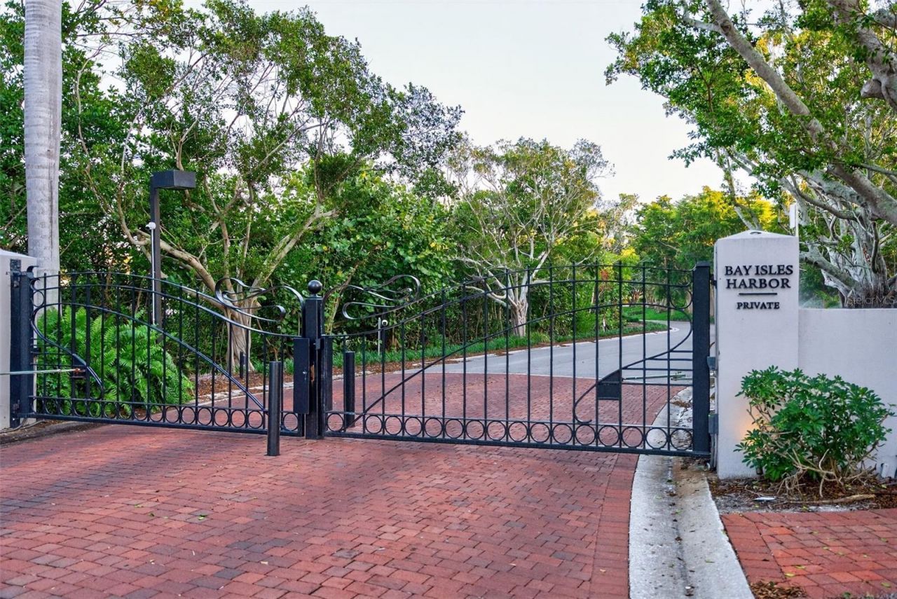 1571 Harbor Cay Lane, Longboat Key, FL 34228 Photo