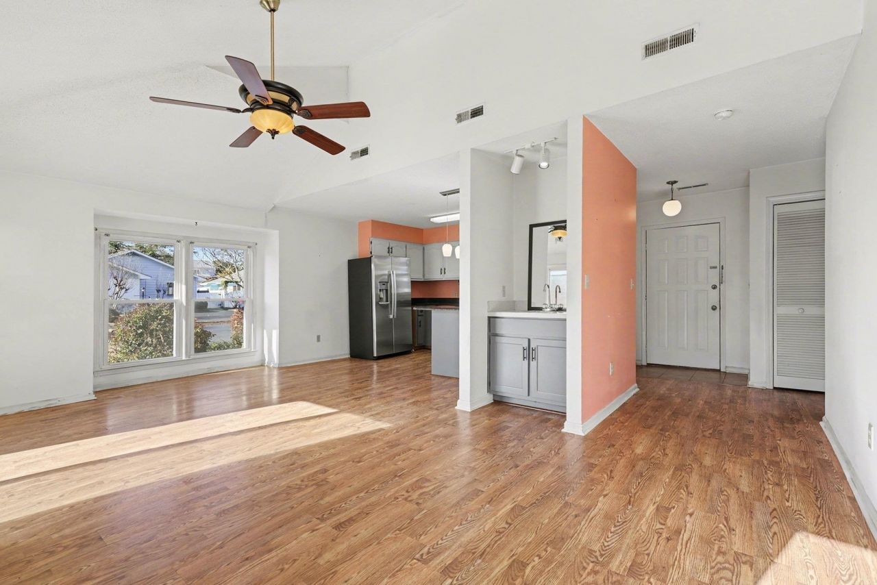 718 Live Oak Dr. Photo 12