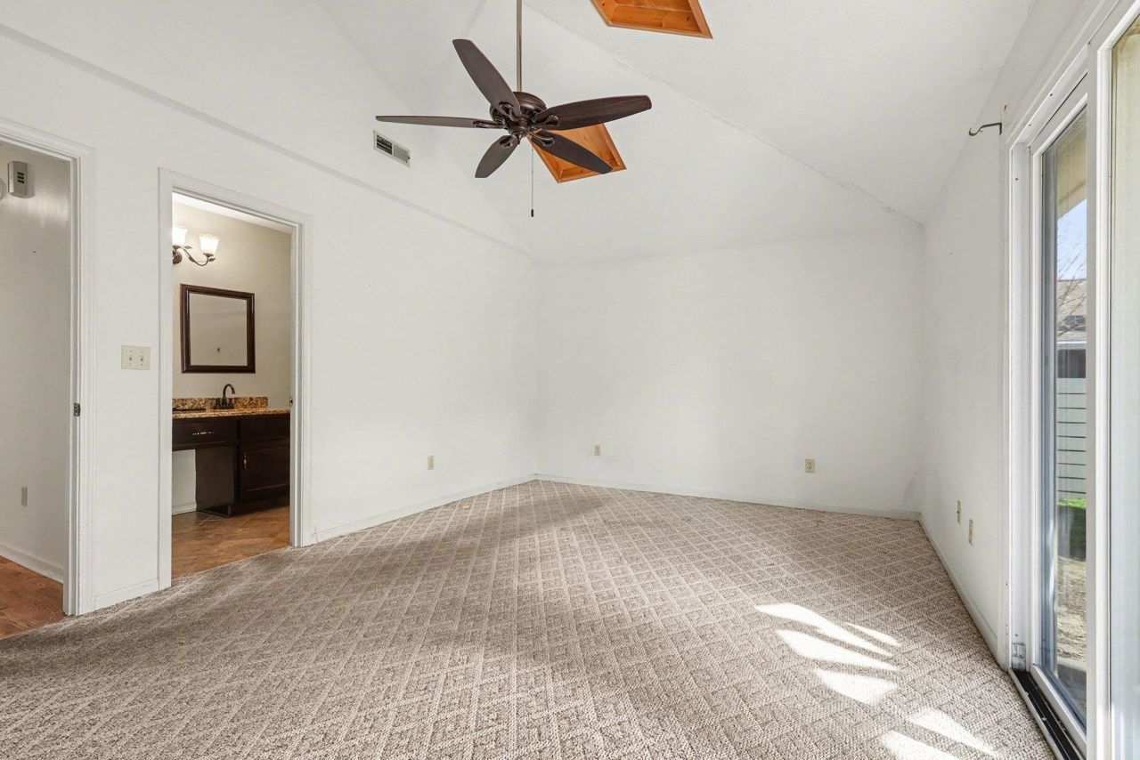 718 Live Oak Dr. Photo 19