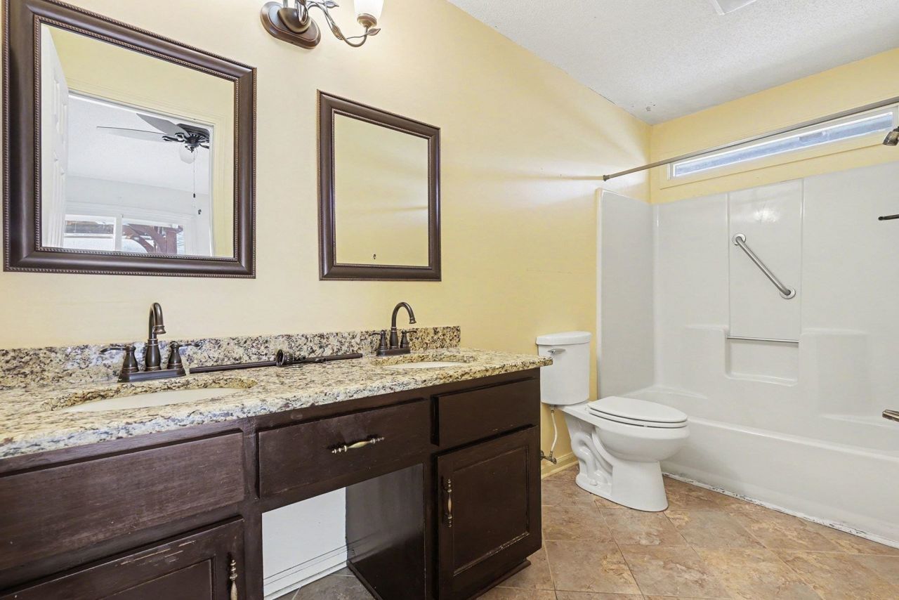 718 Live Oak Dr. Photo 22