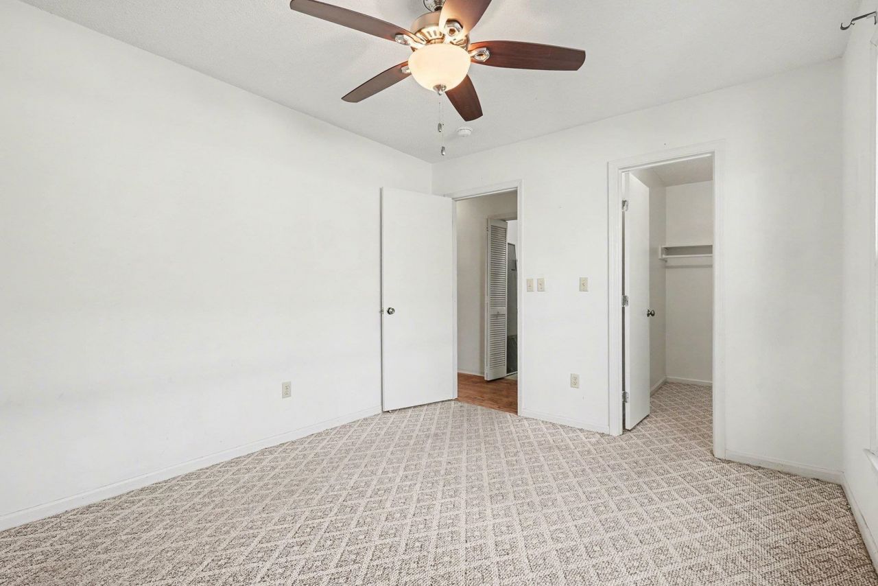 718 Live Oak Dr. Photo 23