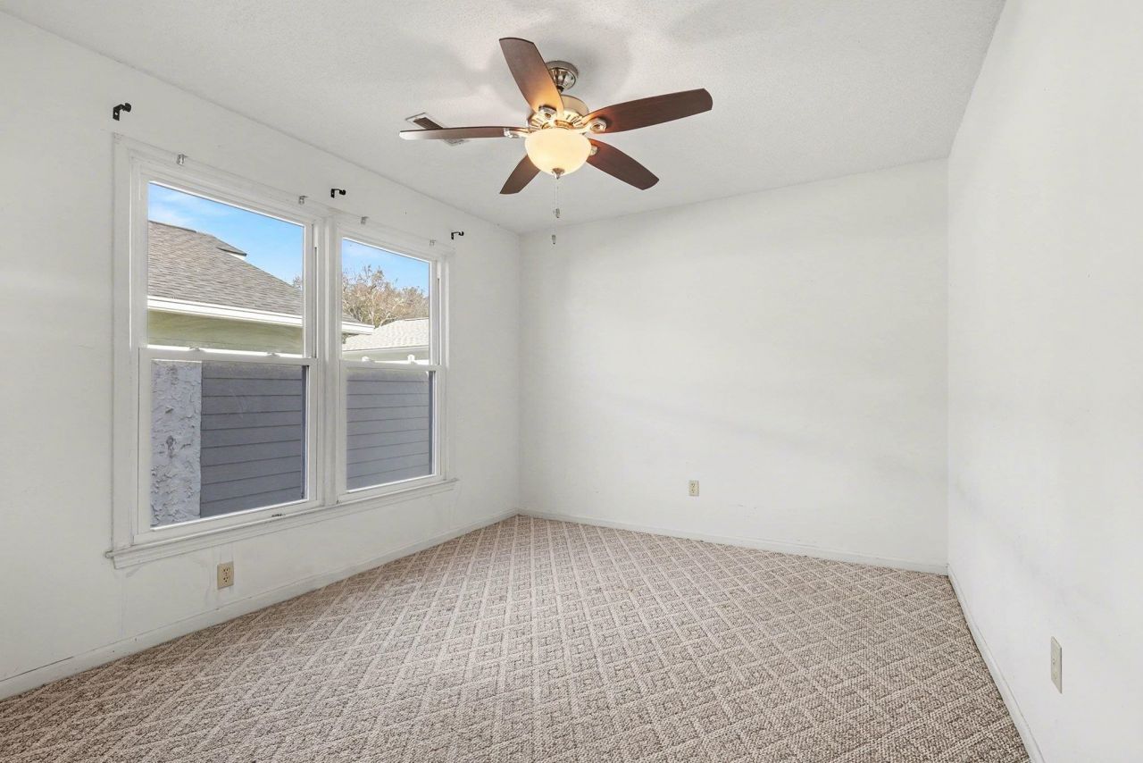 718 Live Oak Dr. Photo 24