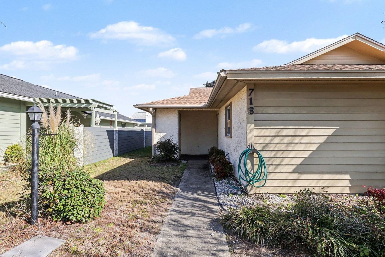 718 Live Oak Dr. Photo 30