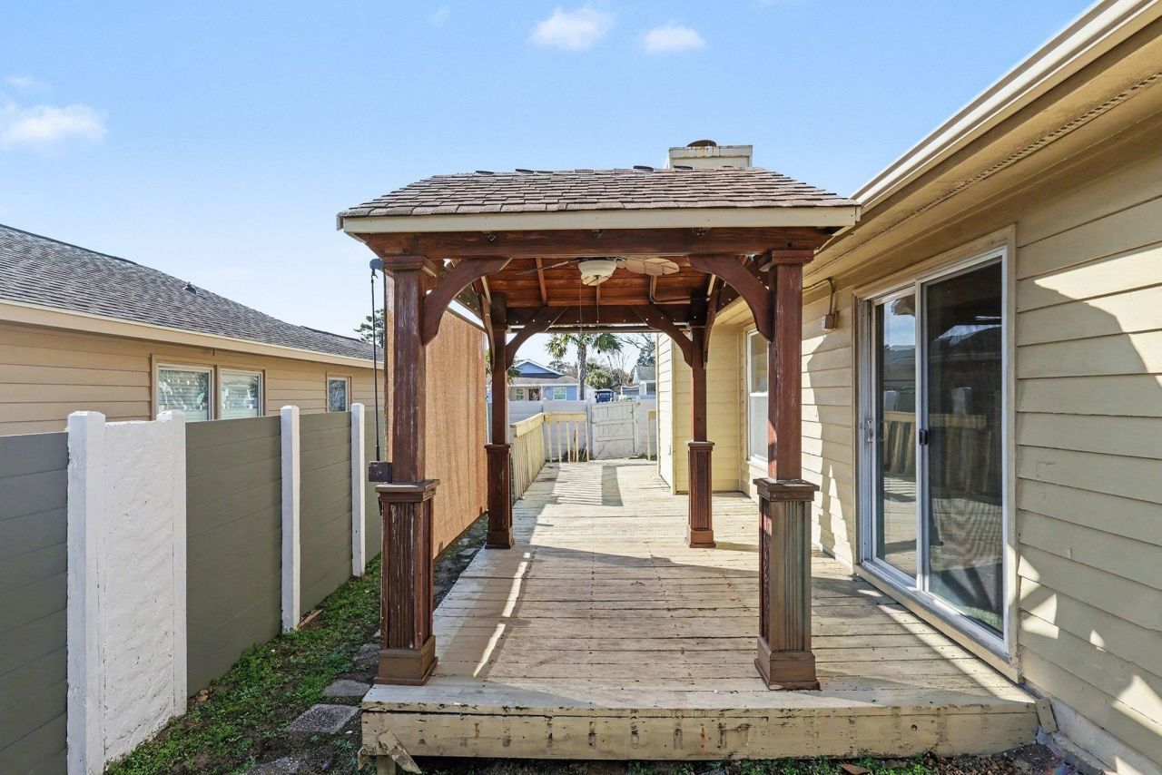 718 Live Oak Dr. Photo 32