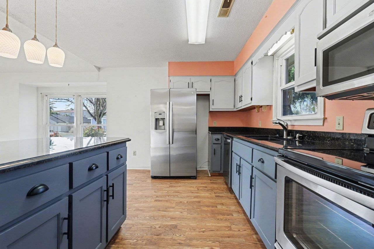 718 Live Oak Dr. Photo 5