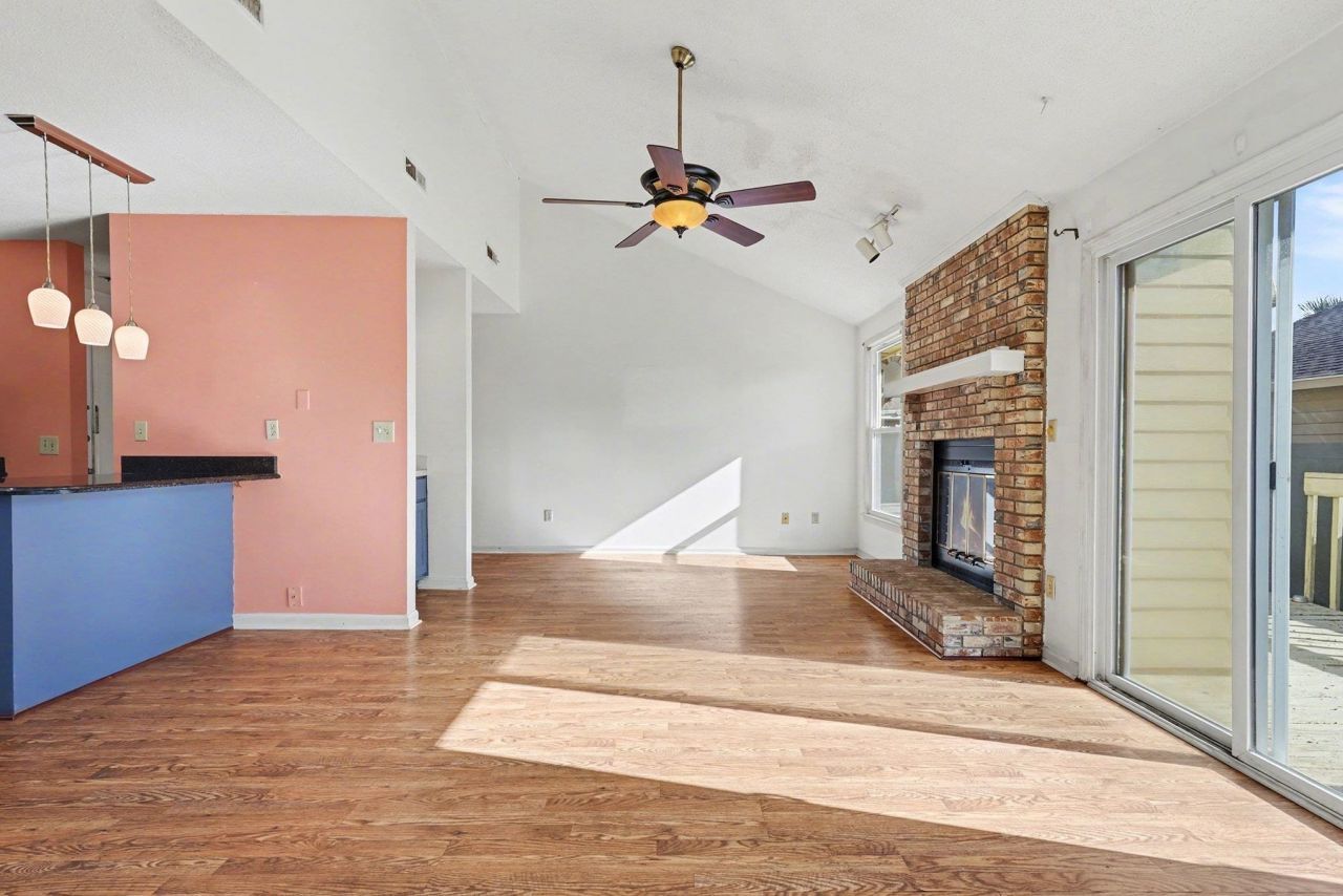 718 Live Oak Dr. Photo 8