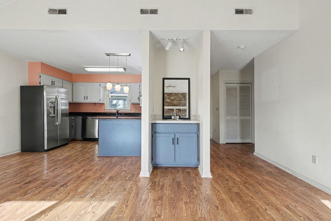 718 Live Oak Dr. Photo 9