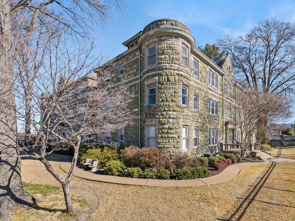 1116 POPLAR AVE, Unit 3, Memphis, TN 38105