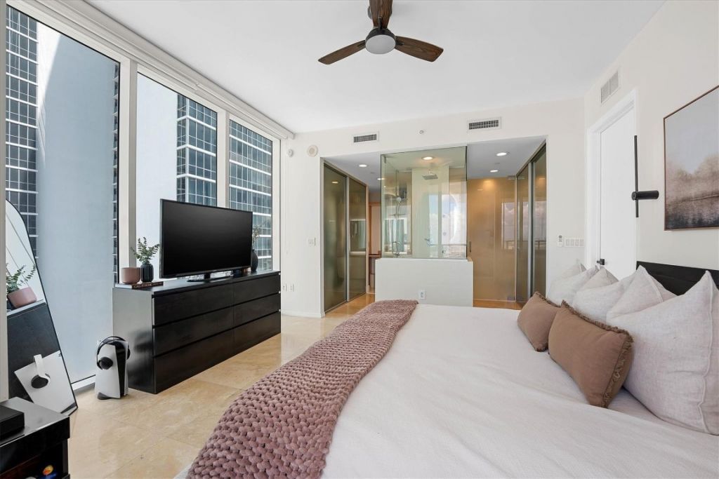 1040 Biscayne Boulevard, Unit 3906, Miami, FL 33132 Photo