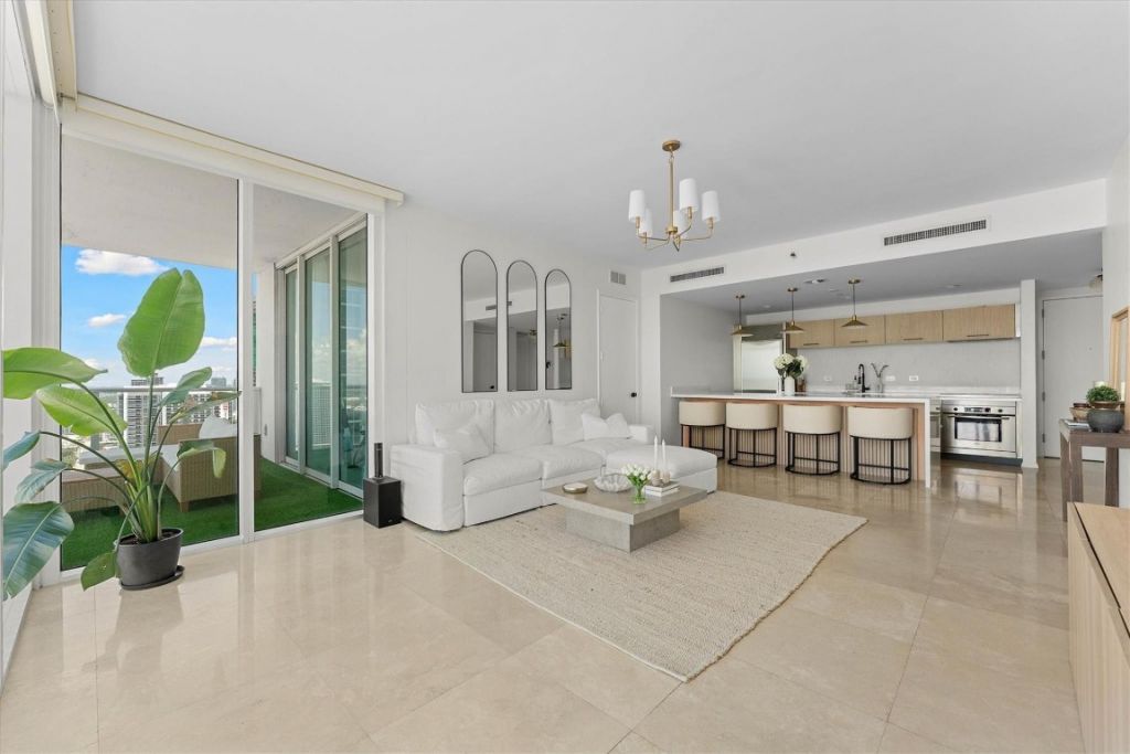 1040 Biscayne Boulevard, Unit 3906, Miami, FL 33132 Photo