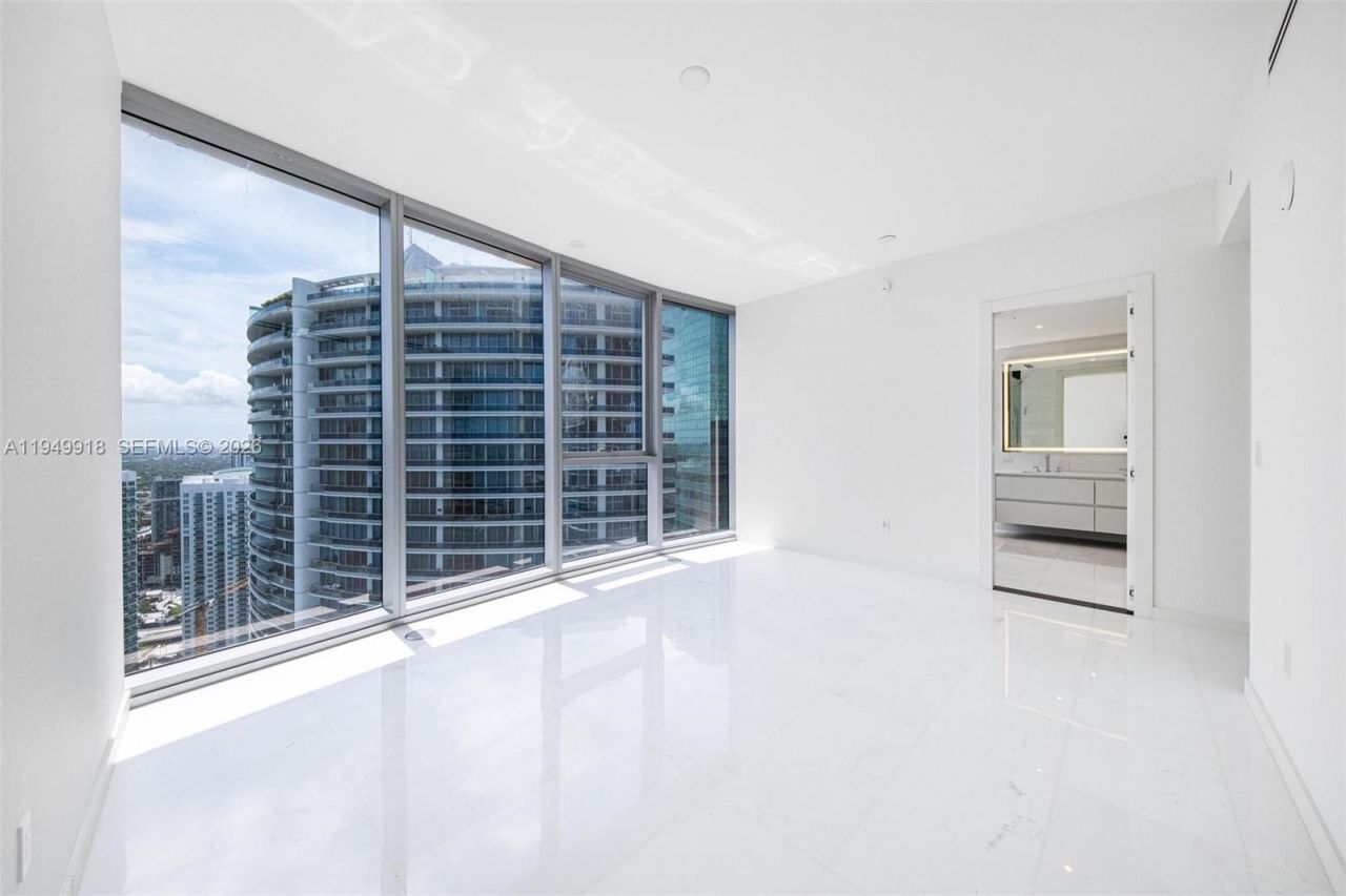 300 Biscayne Boulevard Way, Unit 4507W, Miami, FL 33131 Photo