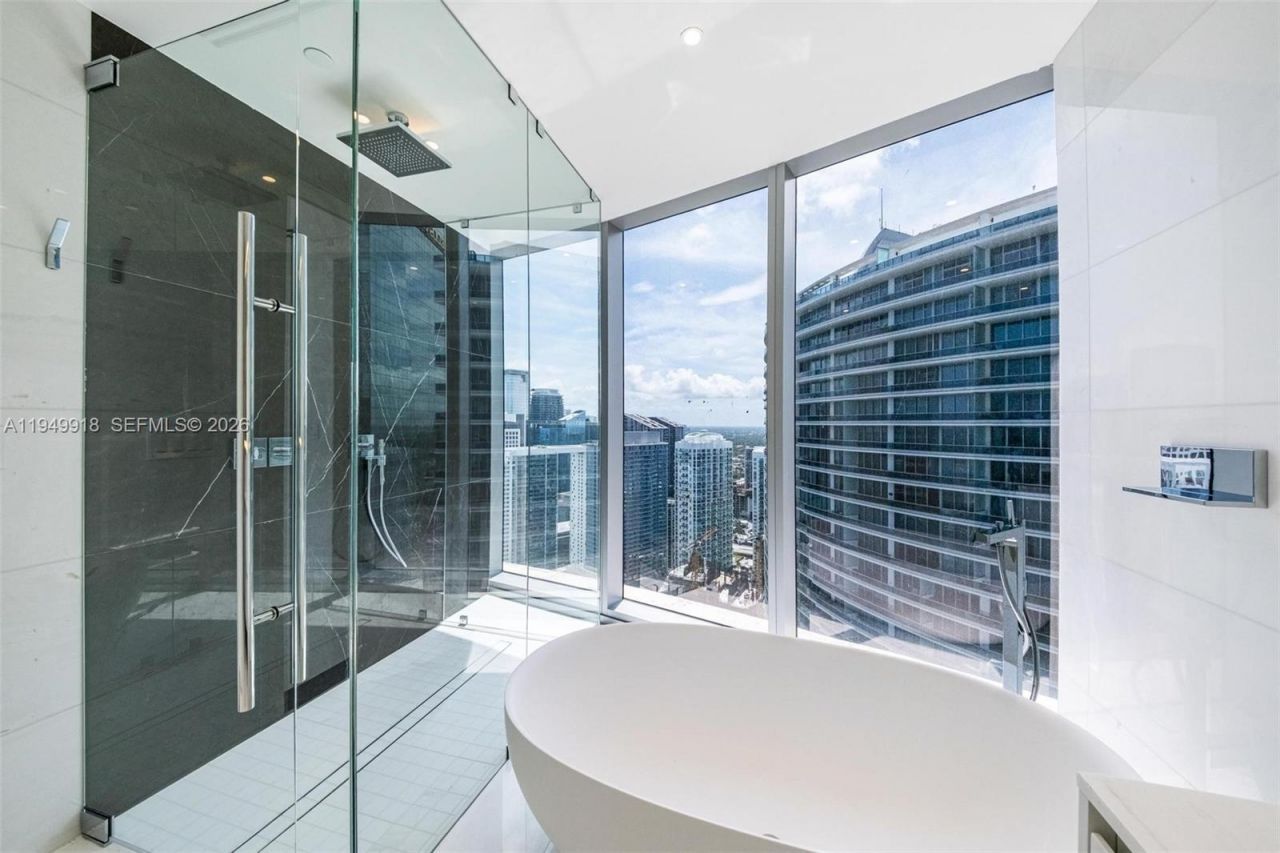 300 Biscayne Boulevard Way, Unit 4507W, Miami, FL 33131 Photo