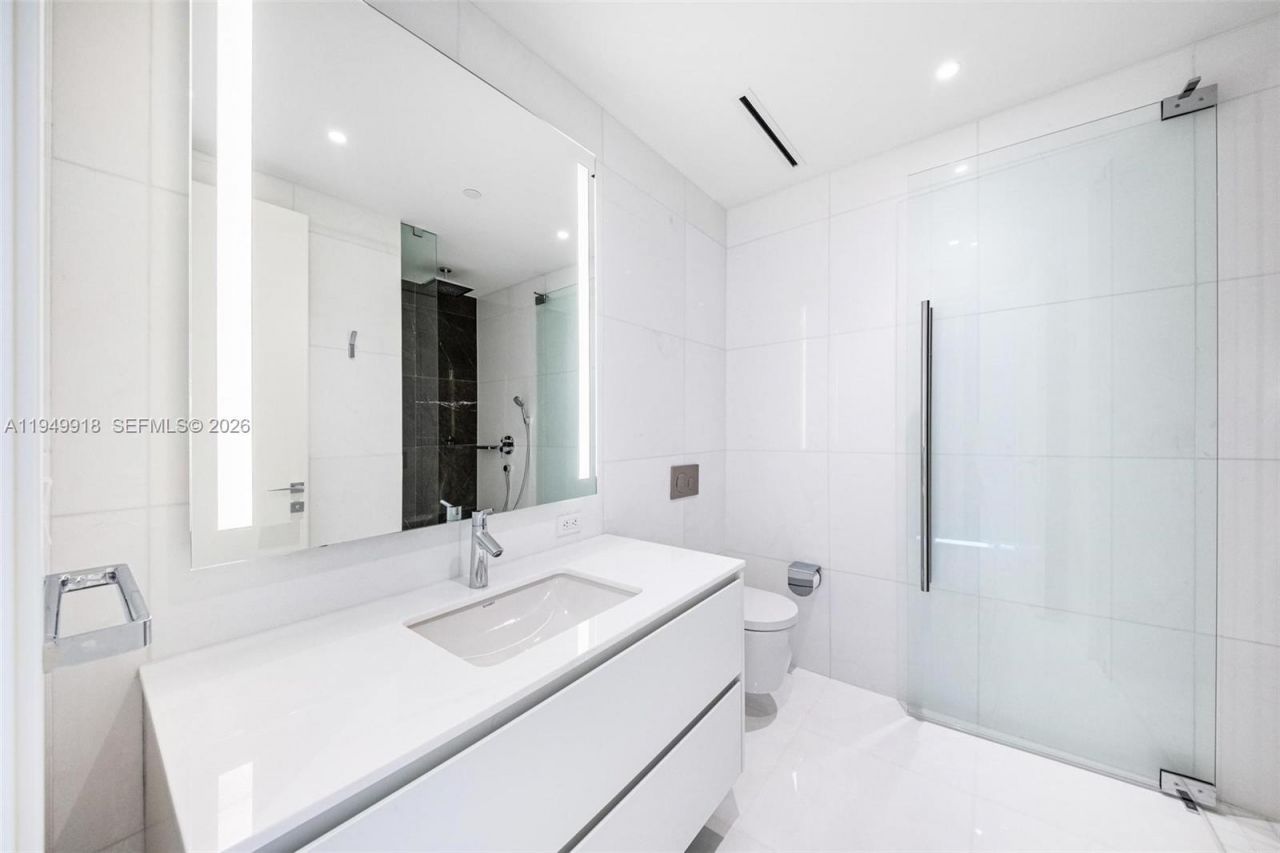 300 Biscayne Boulevard Way, Unit 4507W, Miami, FL 33131 Photo