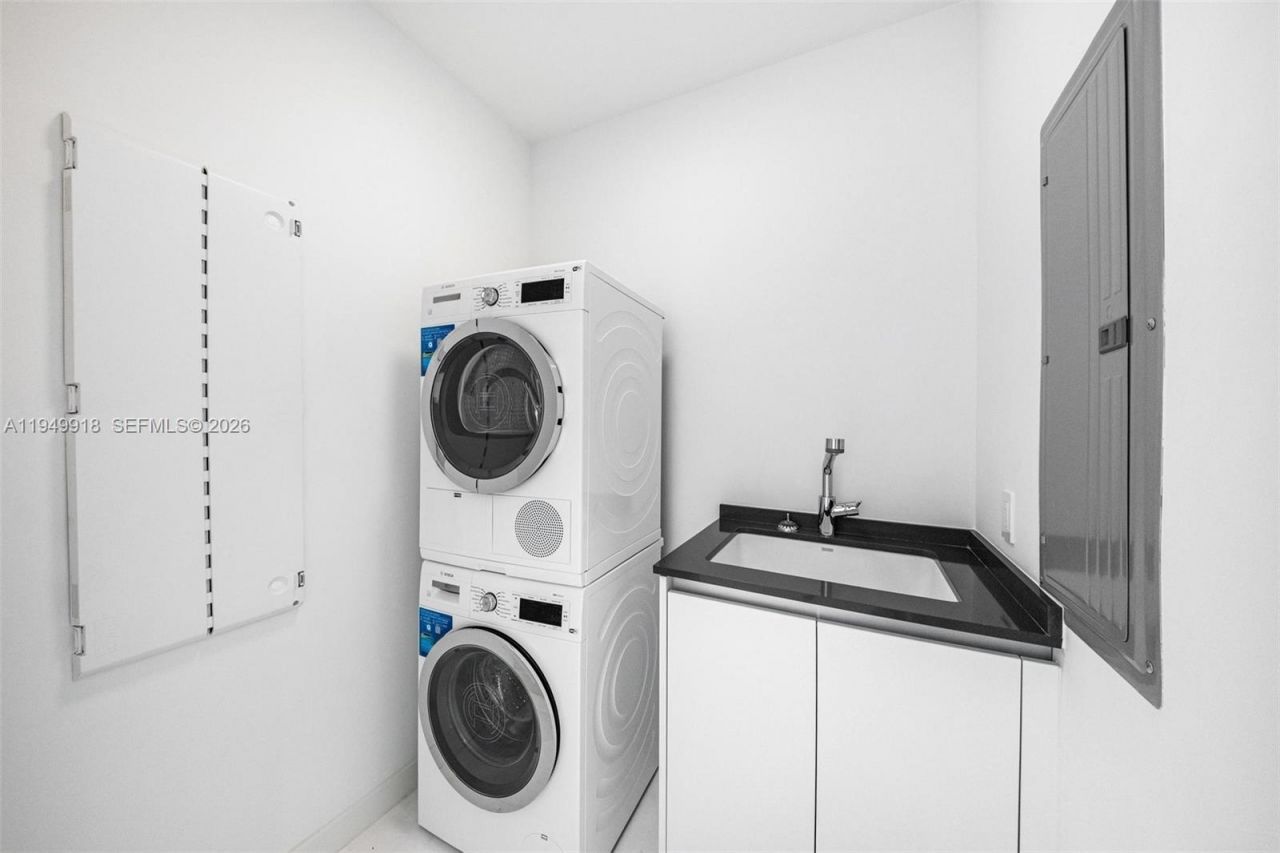 300 Biscayne Boulevard Way, Unit 4507W, Miami, FL 33131 Photo