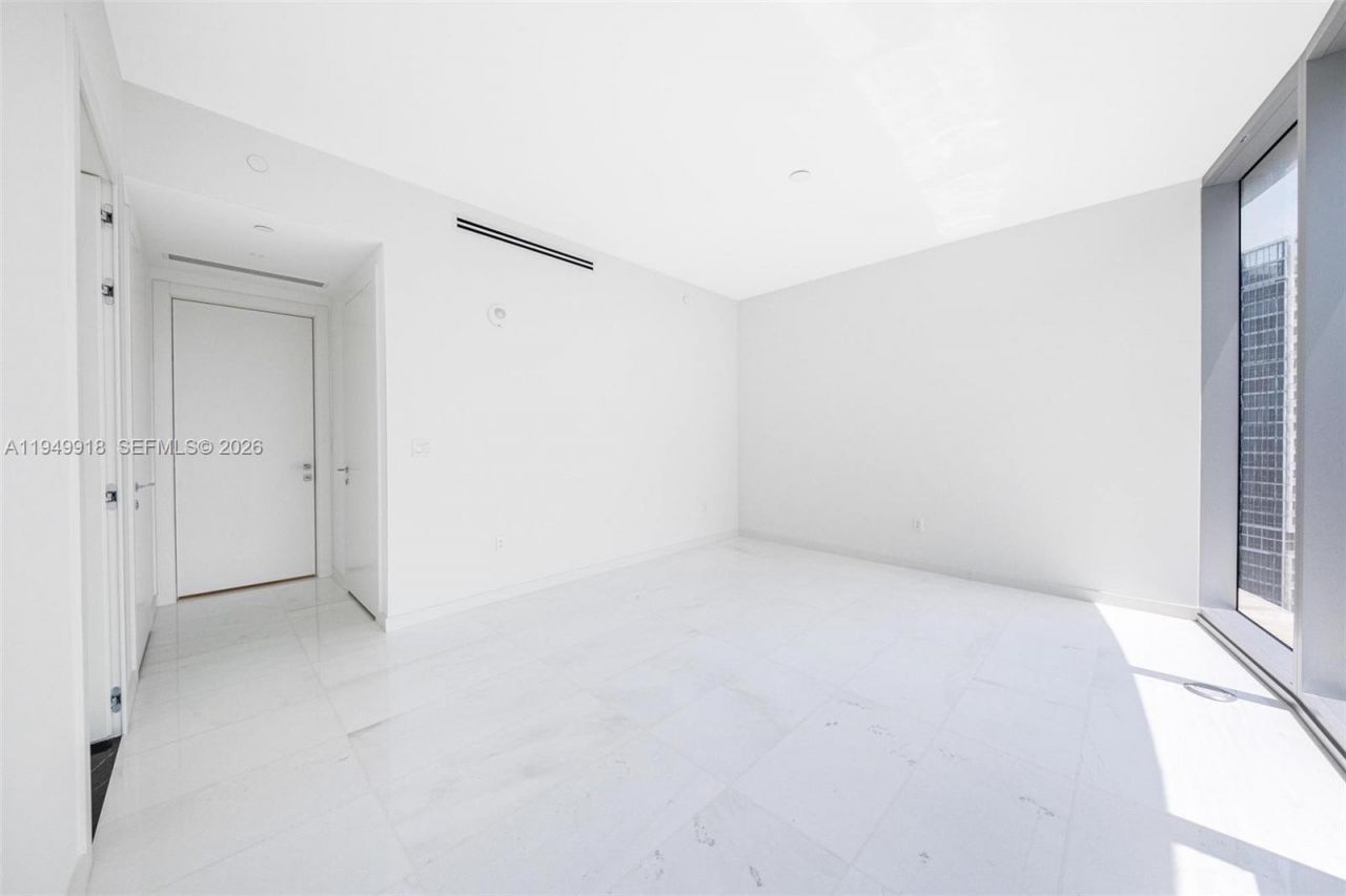 300 Biscayne Boulevard Way, Unit 4507W, Miami, FL 33131 Photo