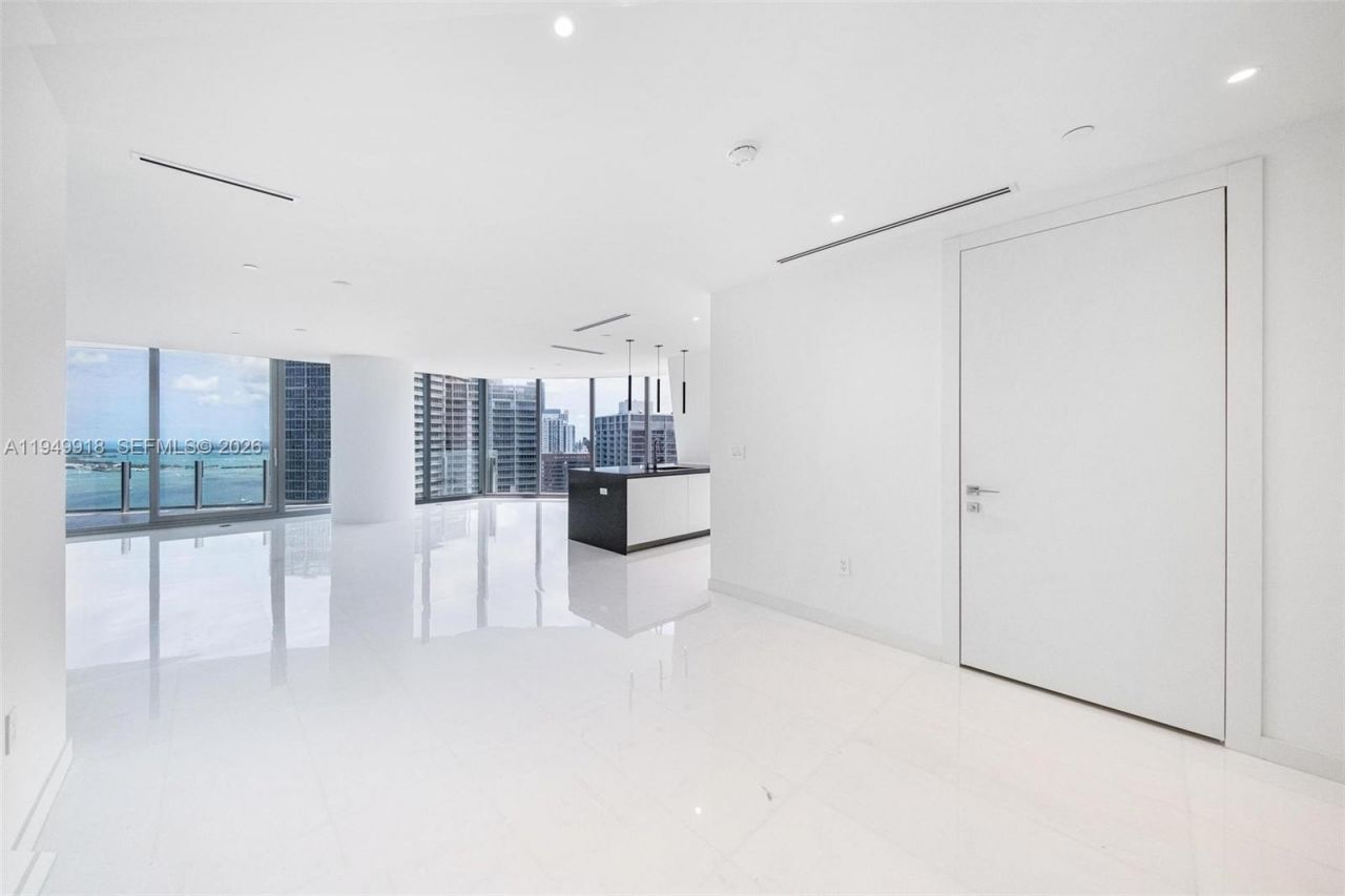300 Biscayne Boulevard Way, Unit 4507W, Miami, FL 33131 Photo