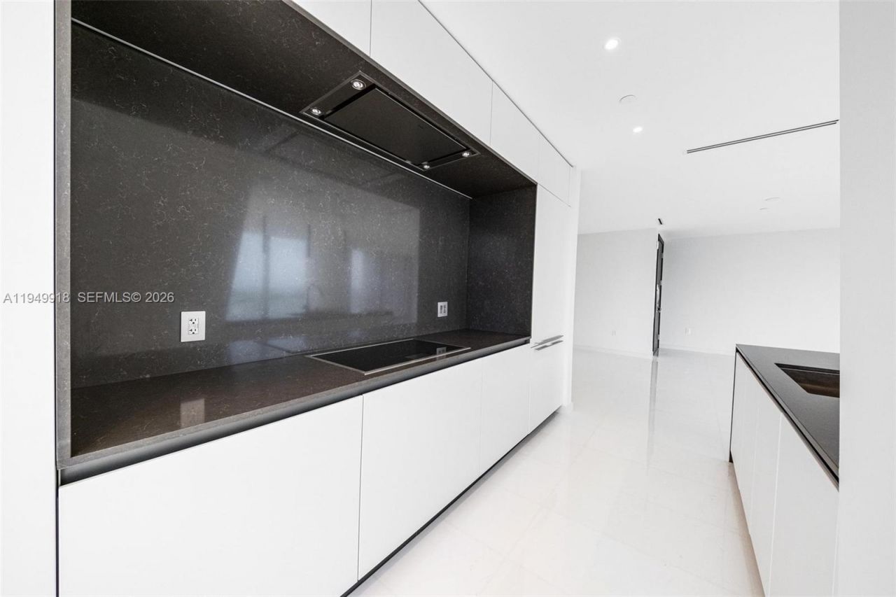 300 Biscayne Boulevard Way, Unit 4507W, Miami, FL 33131 Photo