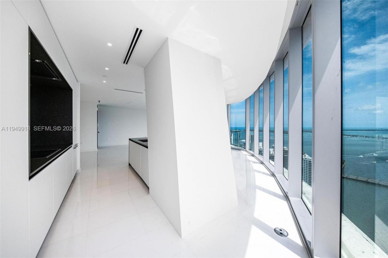 300 Biscayne Boulevard Way, Unit 4507W, Miami, FL 33131 Photo