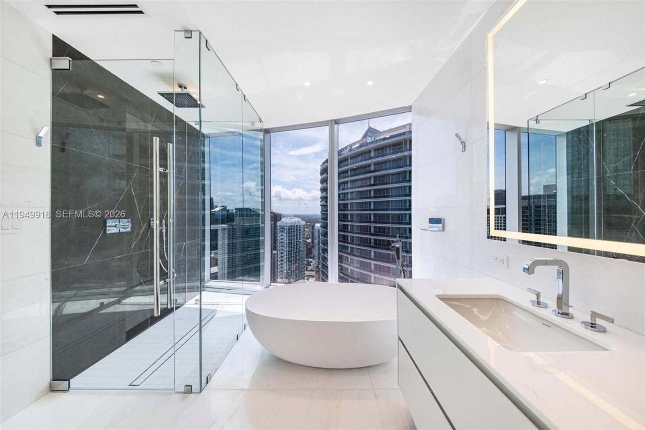 300 Biscayne Boulevard Way, Unit 4507W, Miami, FL 33131 Photo